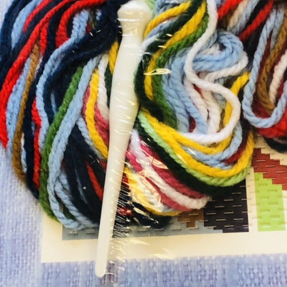 New EZ Yarn Art Hot Air Balloons Just Tuck It 8"x10" Craft Kit - Picture 4 of 4